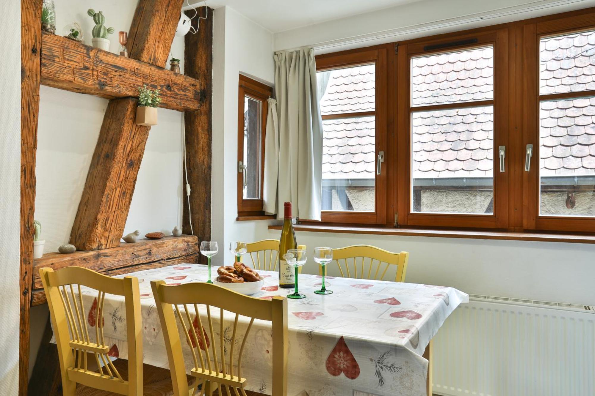 Ferienwohnung La Legende Des 2 Pierres Eguisheim Exterior foto