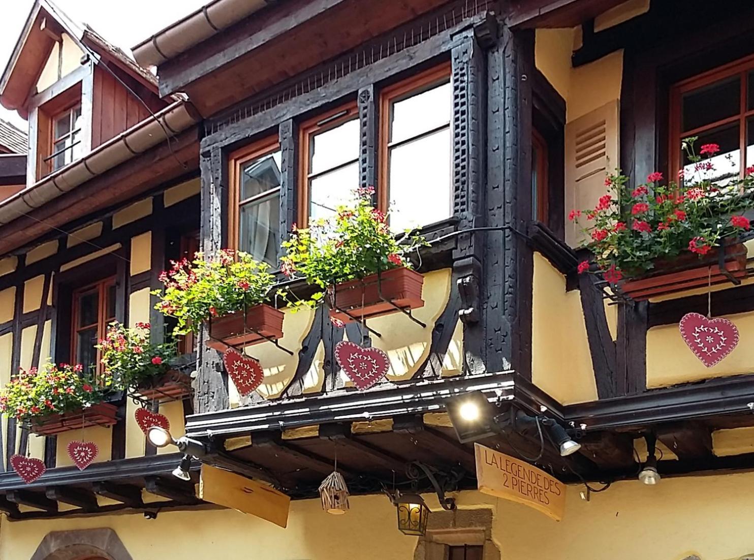 Ferienwohnung La Legende Des 2 Pierres Eguisheim Exterior foto