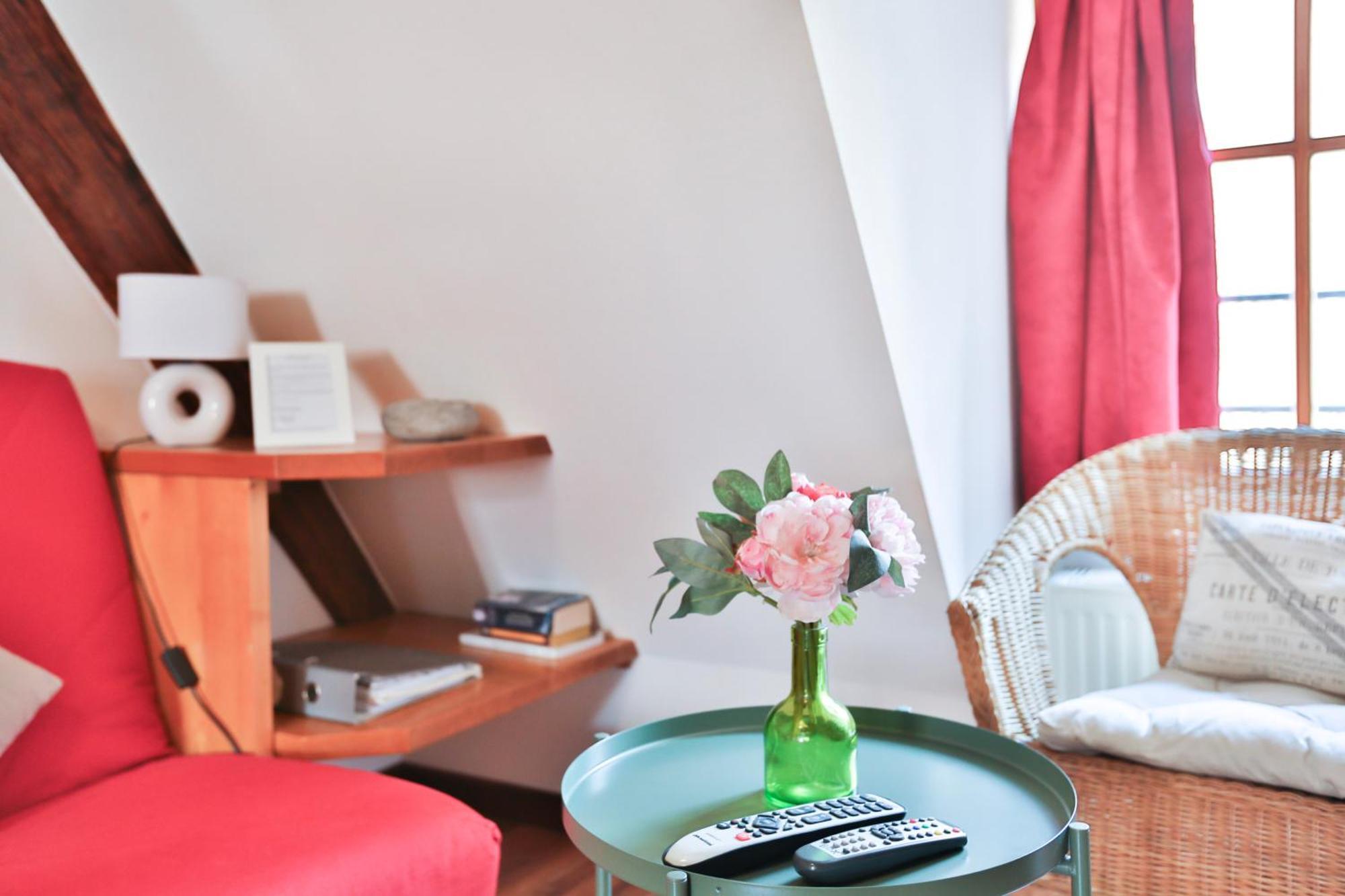 Ferienwohnung La Legende Des 2 Pierres Eguisheim Exterior foto